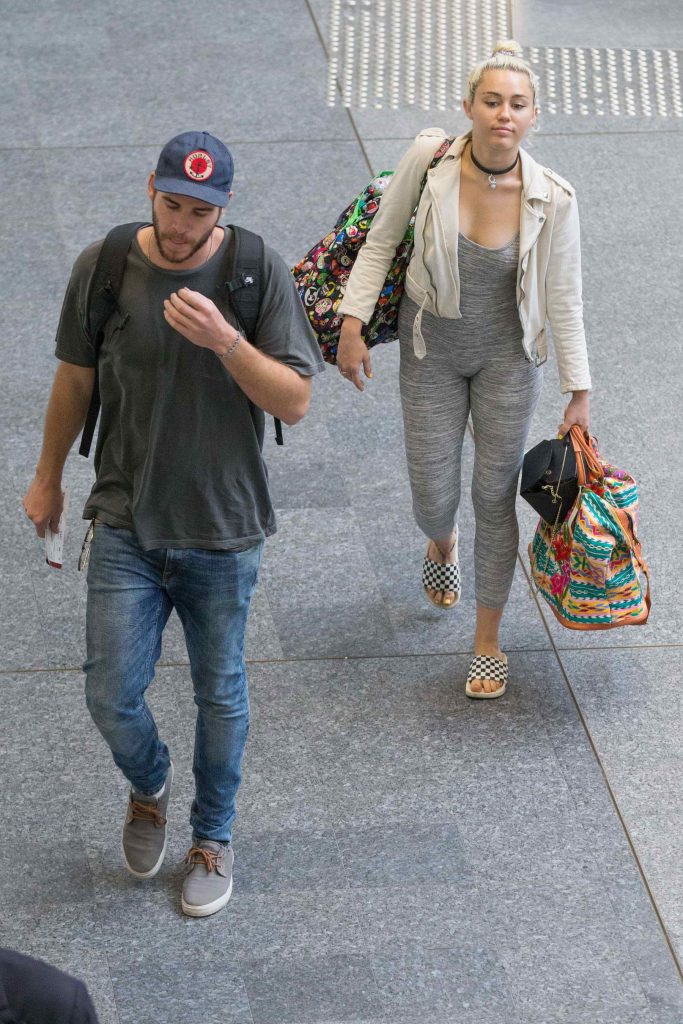Miley Cyrus Arrives at the Brisbane Airport in Australia-4
