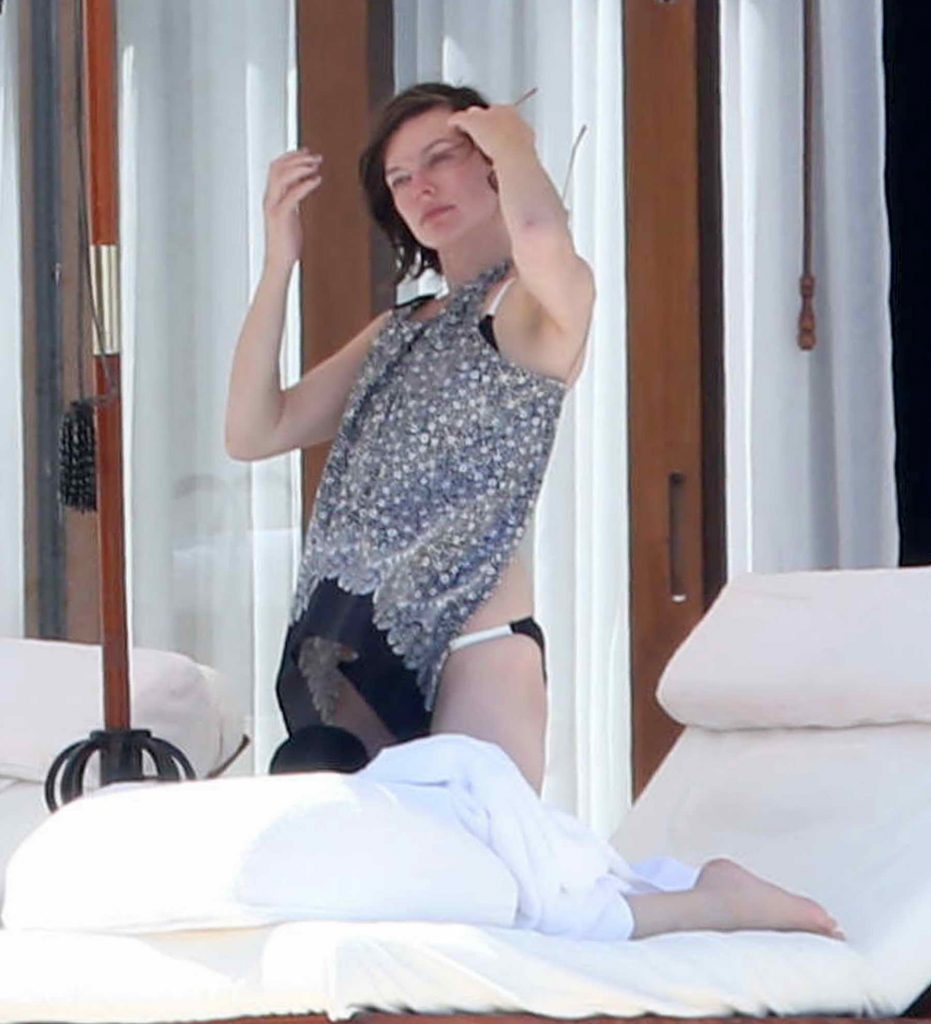 Milla Jovovich at Vacation in Mexico-4