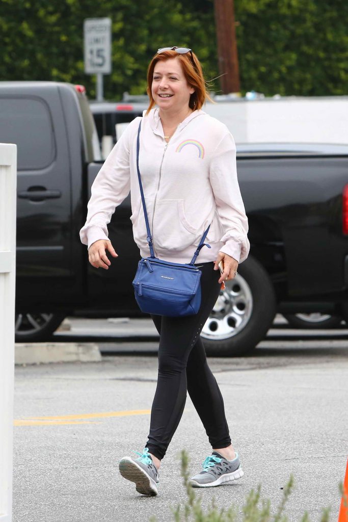 Alyson Hannigan Grabs Coffee at Brentwood Country-5