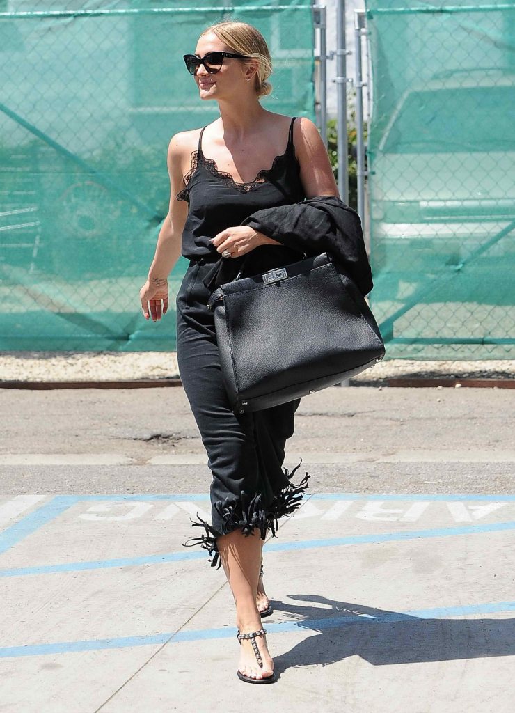 Ashlee Simpson Leaves a Hair Salon in West Hollywood-3