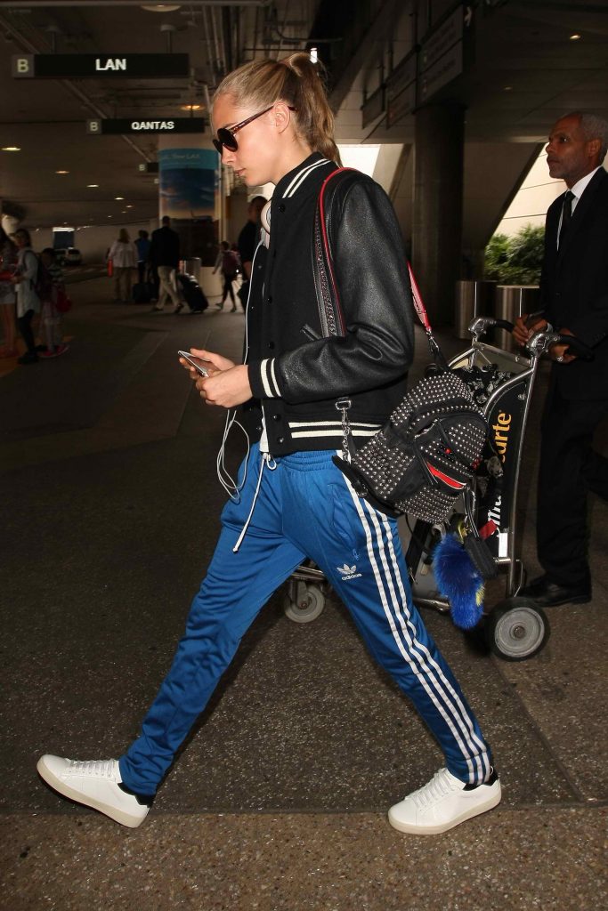 Cara Delevingne Was Seen at LAX Airport in Los Angeles-5