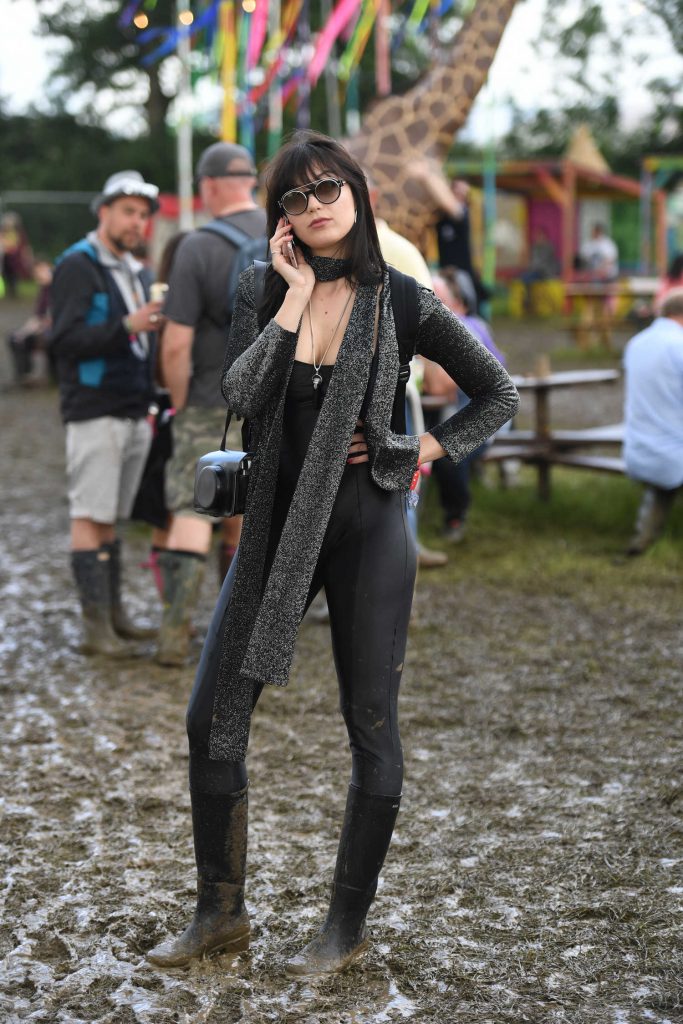 Daisy Lowe Visits the 2016 Glastonbury Festival in England-3