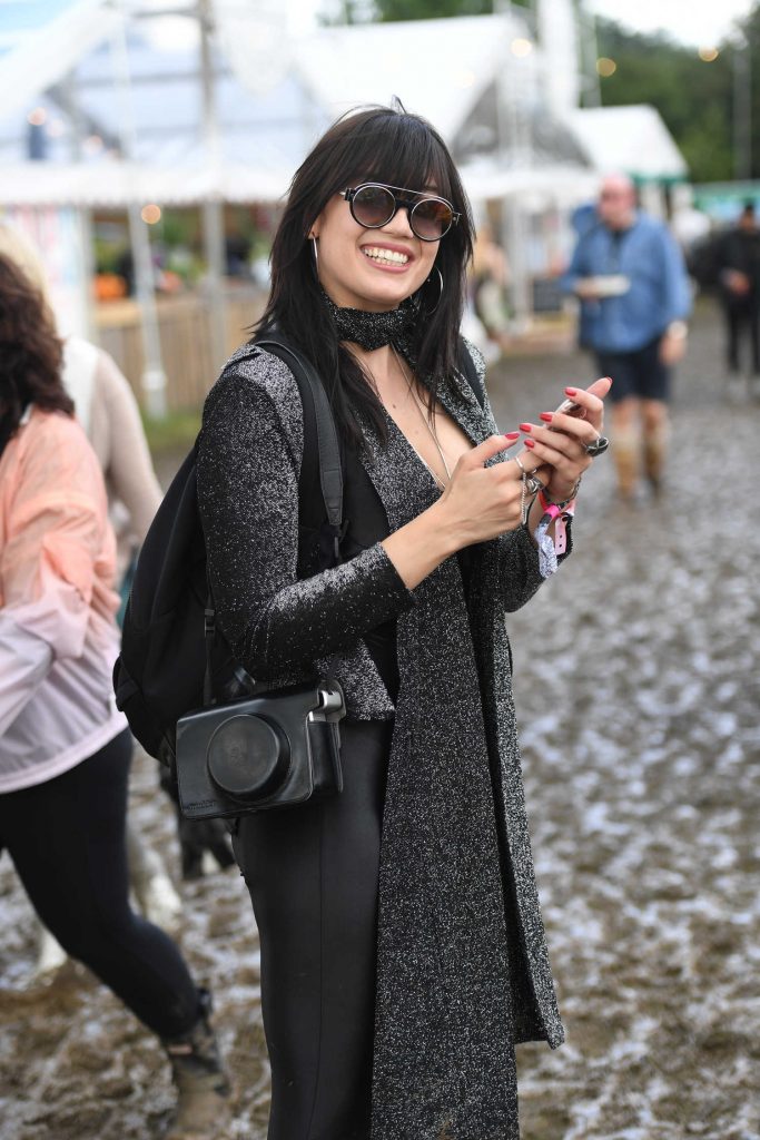 Daisy Lowe Visits the 2016 Glastonbury Festival in England-5