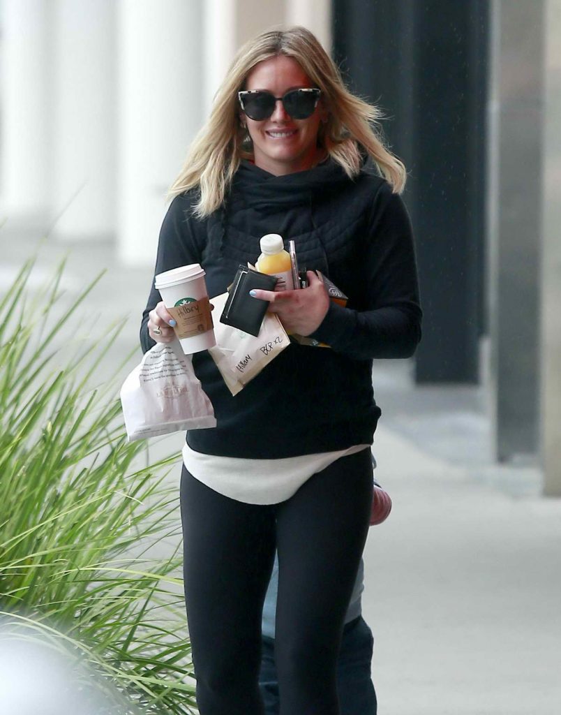 Hilary Duff at a Gas Station in Beverly Hills-1