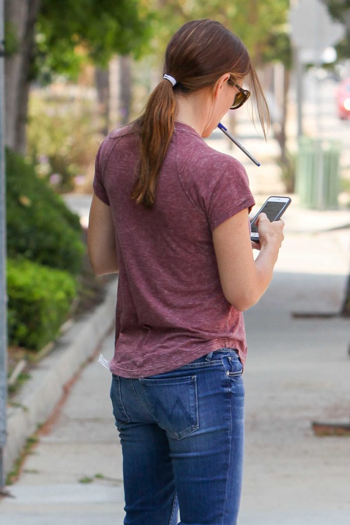 Jennifer Garner Was Seen Out in Brentwood-4
