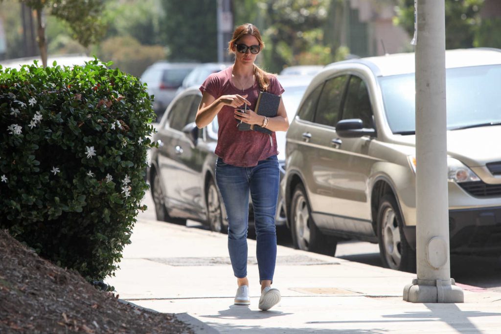 Jennifer Garner Was Seen Out in Brentwood-5