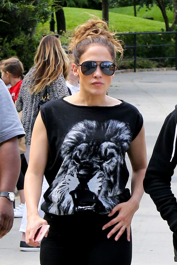 Jennifer Lopez Was Seen During a Shooting Break in New York City-2