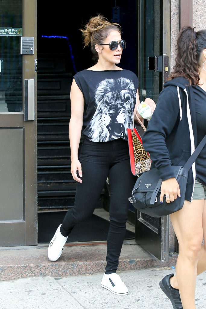 Jennifer Lopez Was Seen During a Shooting Break in New York City-3