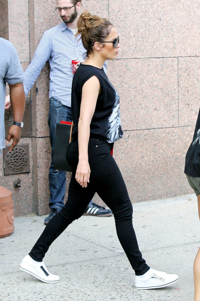 Jennifer Lopez Was Seen During a Shooting Break in New York City-4