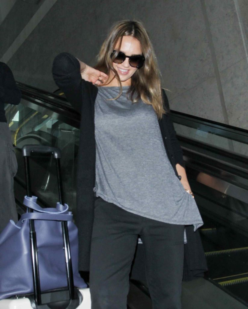 Jessica Alba at LAX Airport in Los Angeles-3