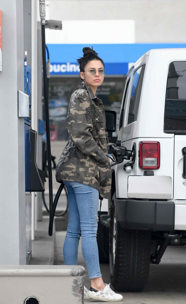 Jessica Gomes Fills Petrol Into Her Car in Los Angeles-1
