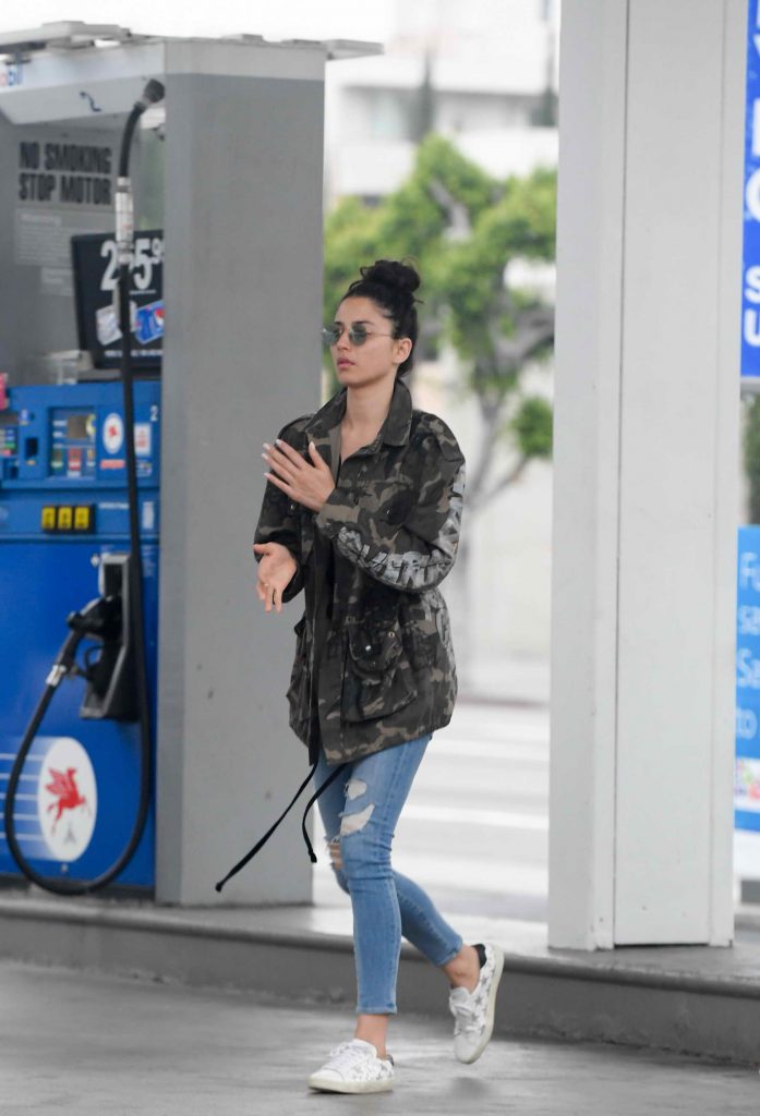 Jessica Gomes Fills Petrol Into Her Car in Los Angeles-2