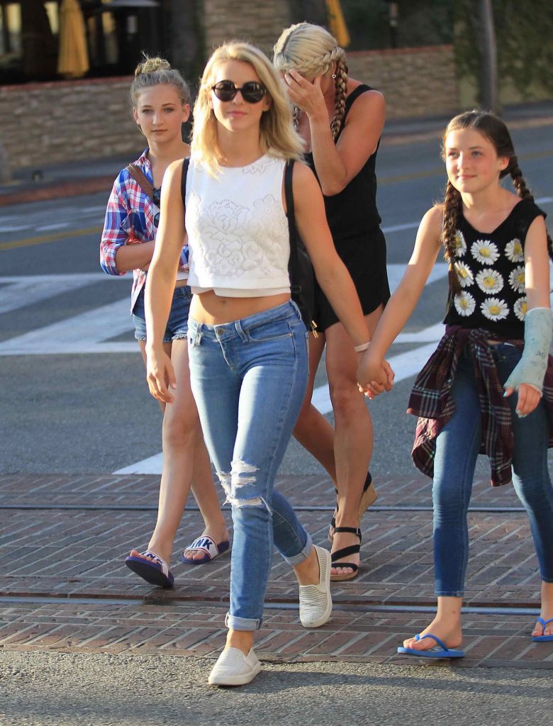 Julianne Hough Was Seen at The Grove in Los Angeles-3
