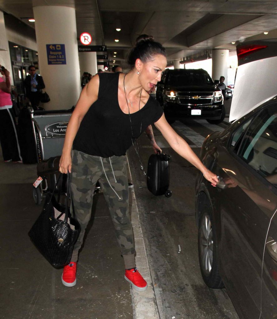 Karina Smirnoff Was Seen at LAX Airport-4