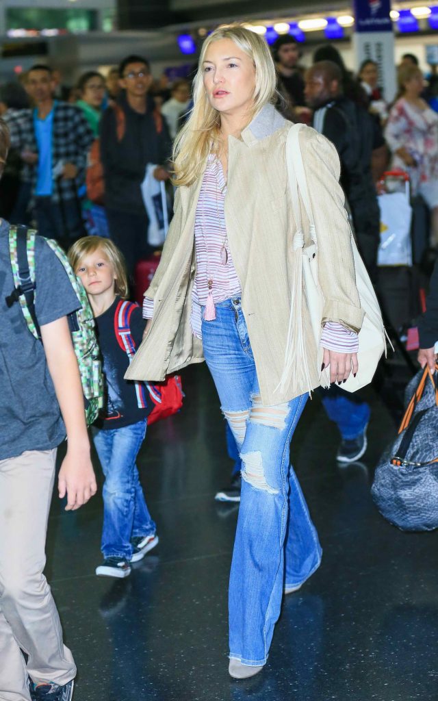 Kate Hudson Was Seen at JFK Airport in New York City-2