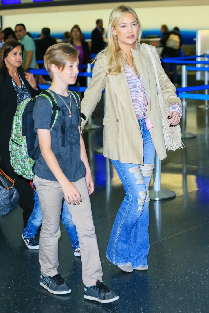Kate Hudson Was Seen at JFK Airport in New York City-3