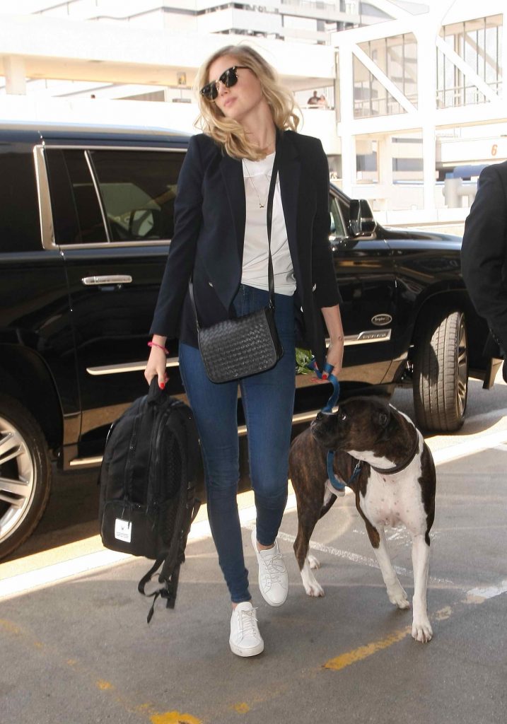 Kate Upton Was Seen at LAX Airport in Los Angeles-3