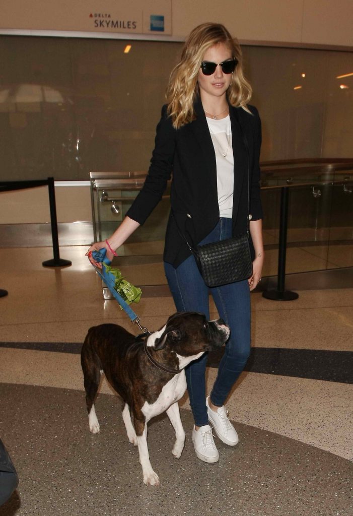 Kate Upton Was Seen at LAX Airport in Los Angeles-4