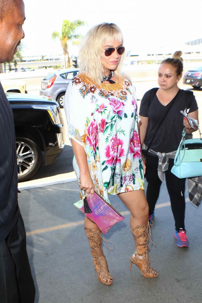 Kesha Was Spotted at LAX airport in Los Angeles-2