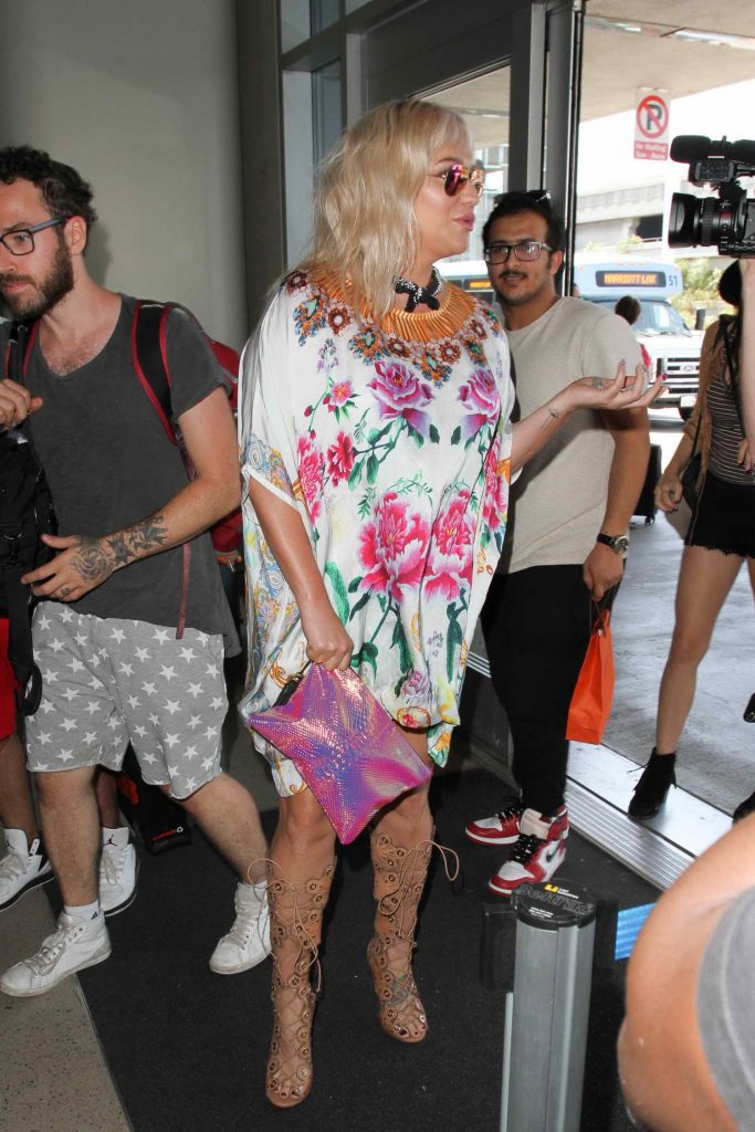 Kesha Was Spotted at LAX airport in Los Angeles-4