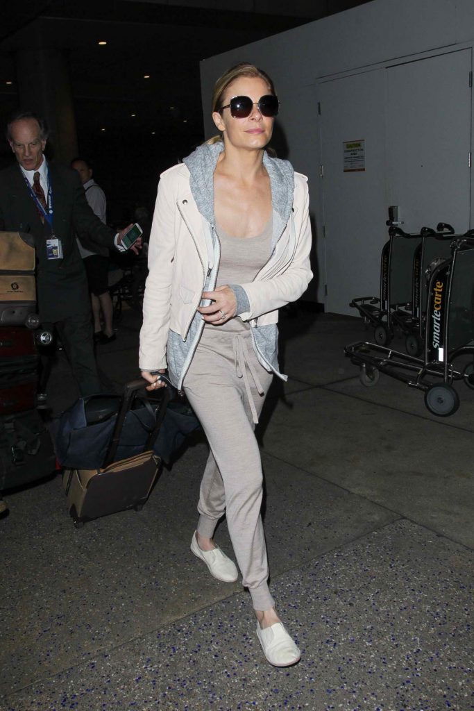 LeAnn Rimes at LAX Airport in Los Angeles-2