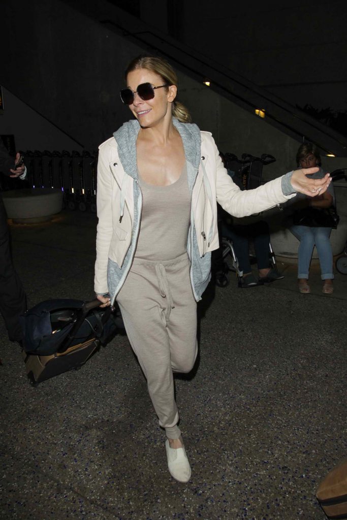 LeAnn Rimes at LAX Airport in Los Angeles-3
