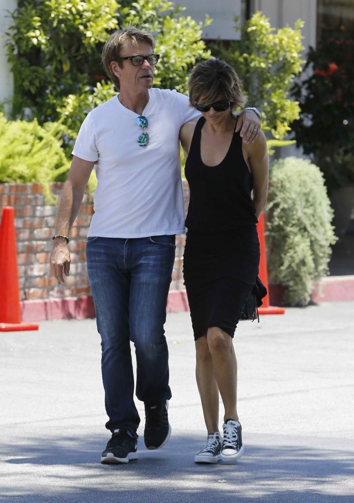 Lisa Rinna Was Spotted in Los Angeles-2