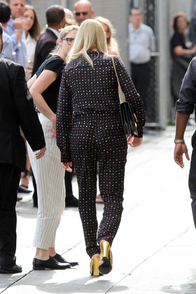 Margot Robbie Arrives at Jimmy Kimmel Live! in Hollywood-5