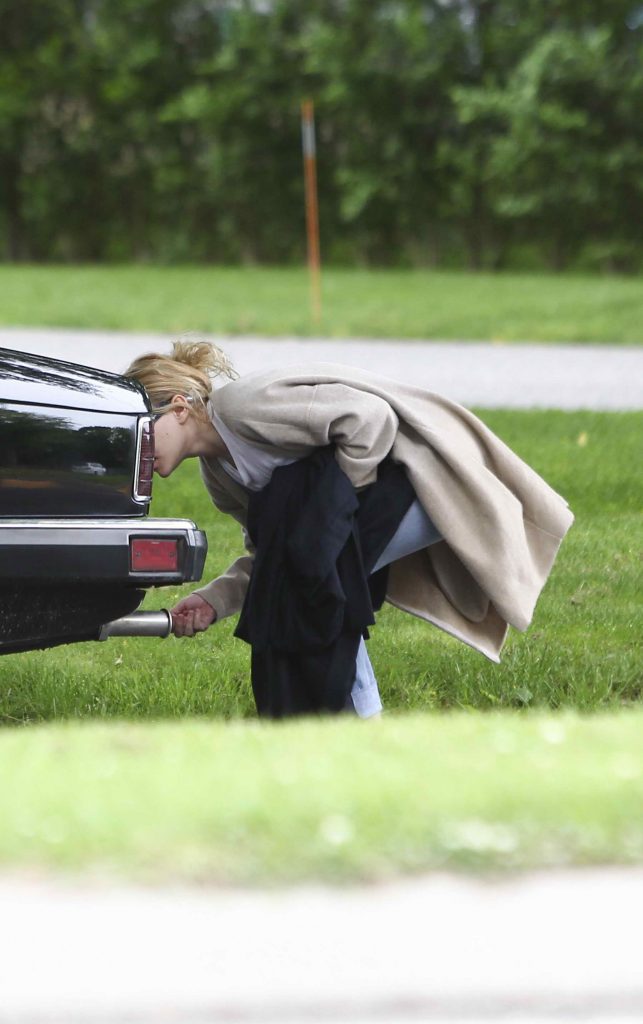 Mary-Kate Olsen in East Hampton With Her Broken Down Car-3