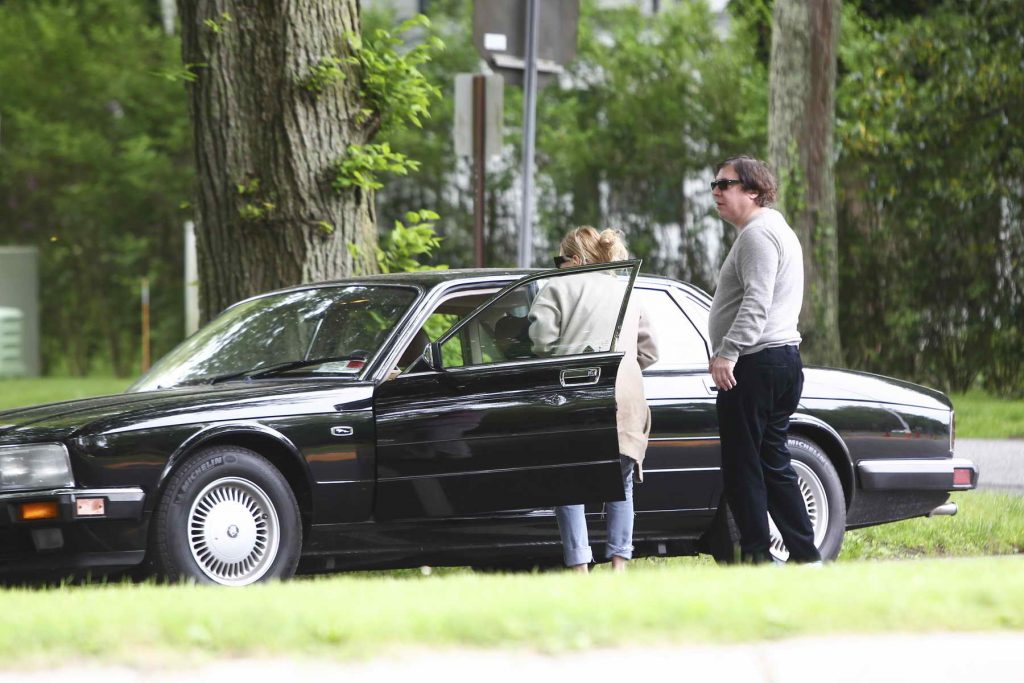 Mary-Kate Olsen in East Hampton With Her Broken Down Car-4