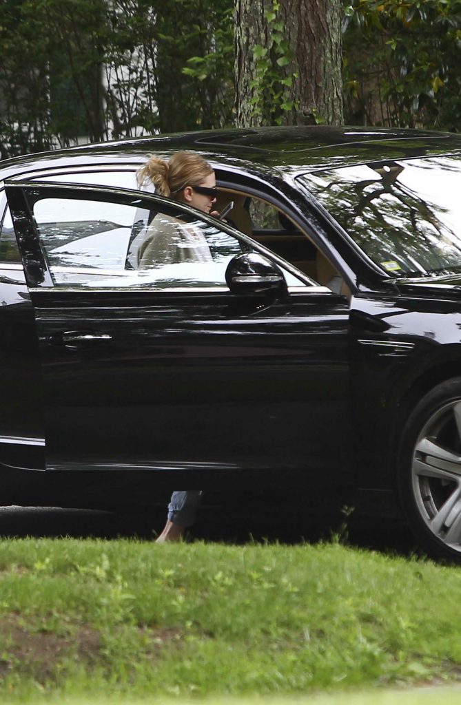 Mary-Kate Olsen in East Hampton With Her Broken Down Car-5