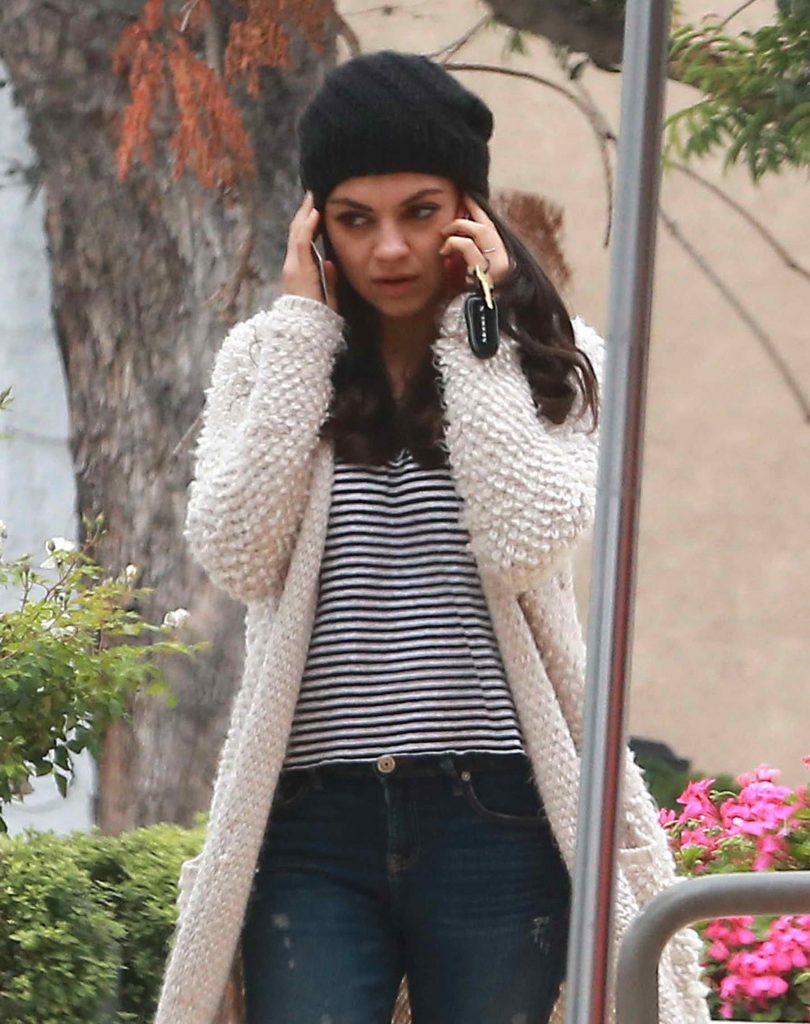 Mila Kunis Was Seen Out in Los Angeles-2