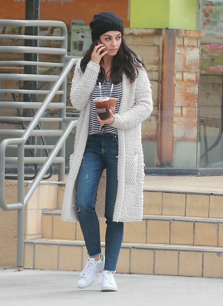 Mila Kunis Was Seen Out in Los Angeles-4