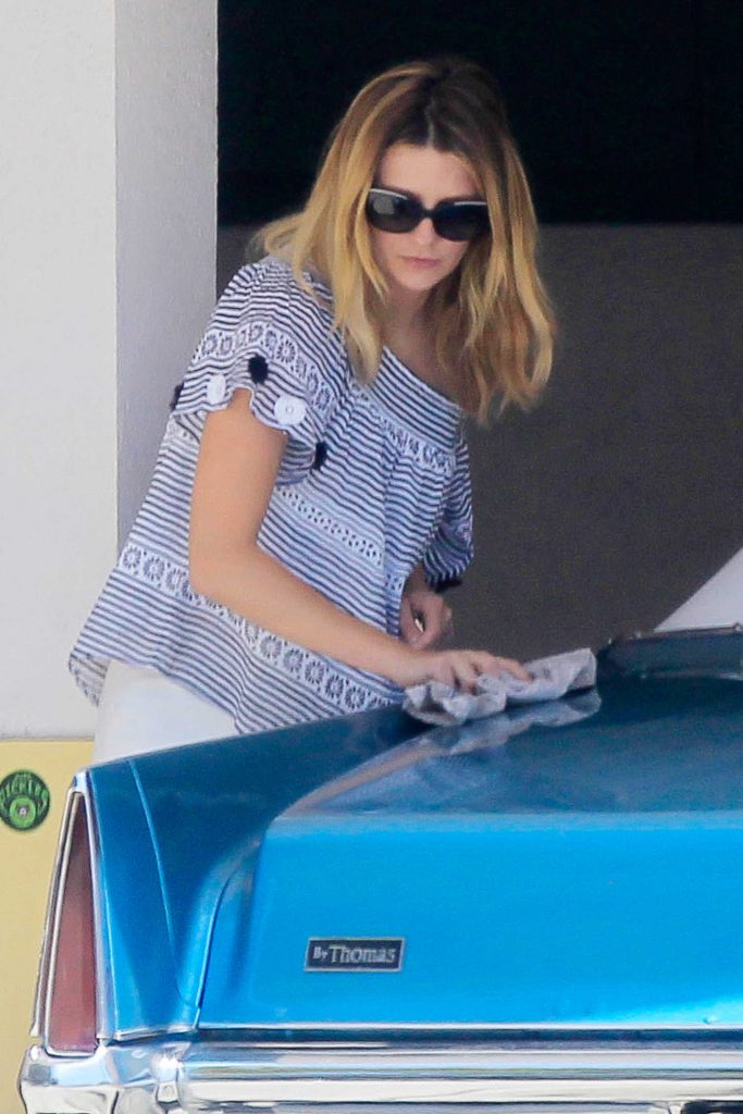 Mischa Barton Was Seen Out in Beverly Hills-3