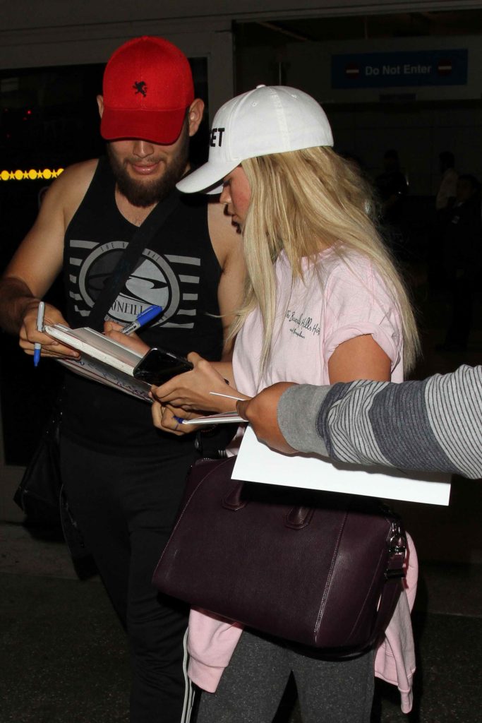 Sofia Richie Arrives at Los Angeles International Airport-3