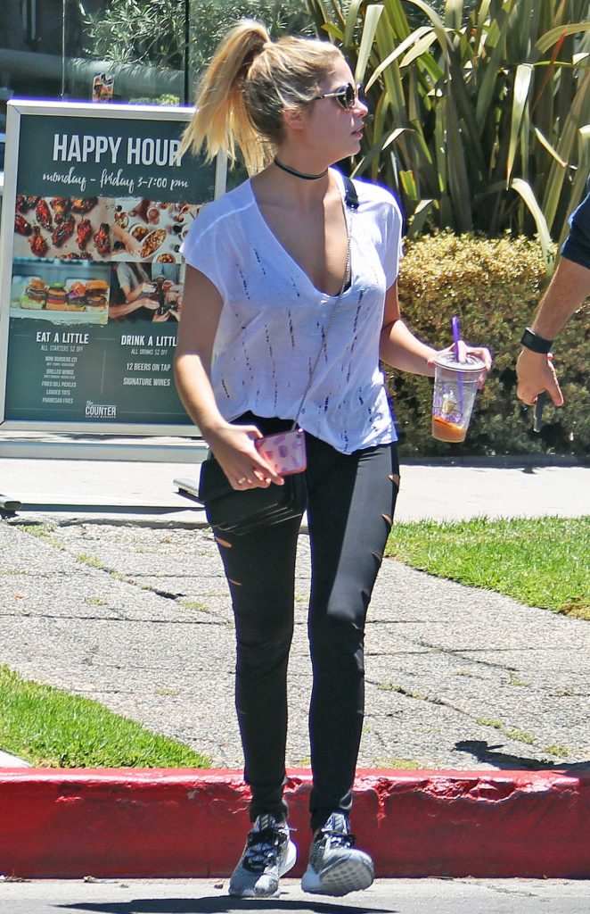 Ashley Benson Was Seen Out in West Hollywood-3