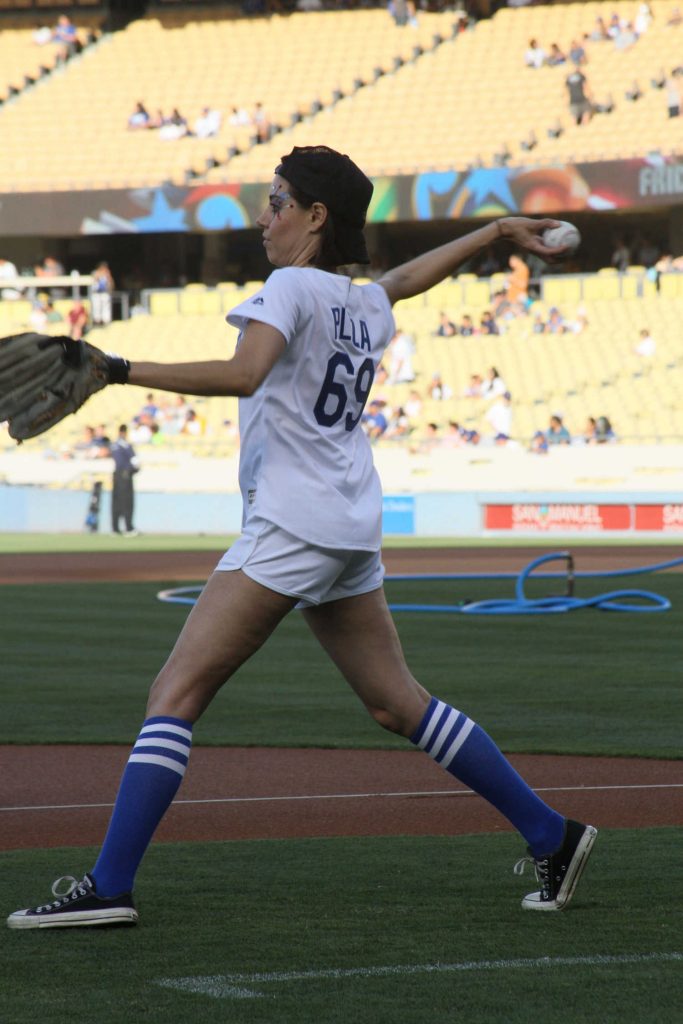 Aubrey Plaza Throws Out the First Pitch at a Dodgers Game in Los Angeles-3