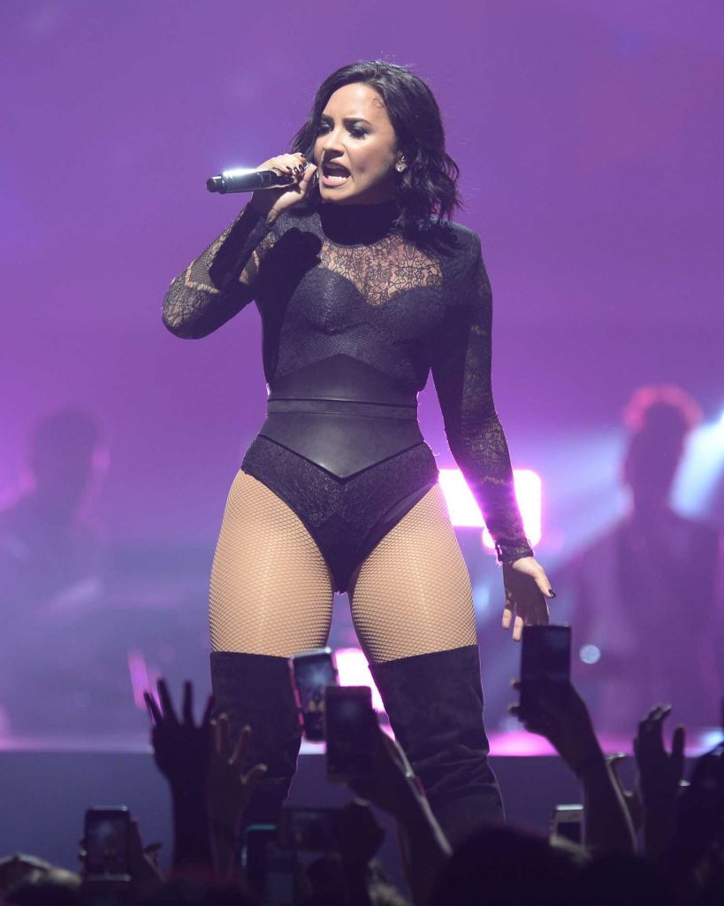 Demi Lovato Performes at the BB&T Center in Sunrise-2