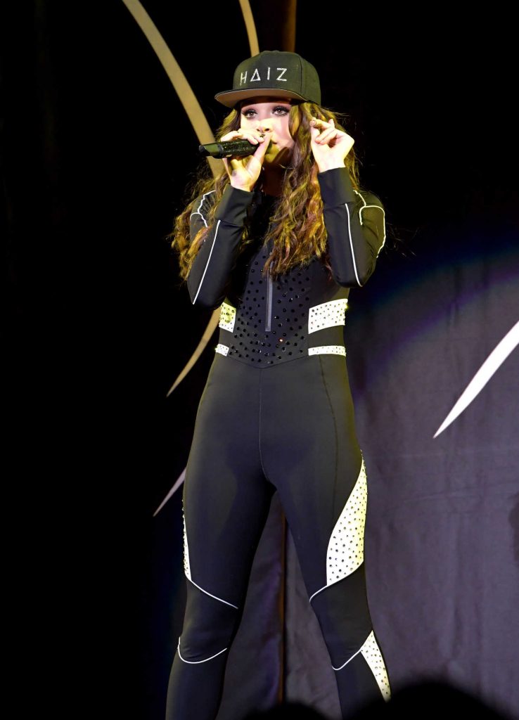 Hailee Steinfeld Performs at Meghan Trainor: The Untouchable Tour at the Greek Theatre in Los Angeles-4
