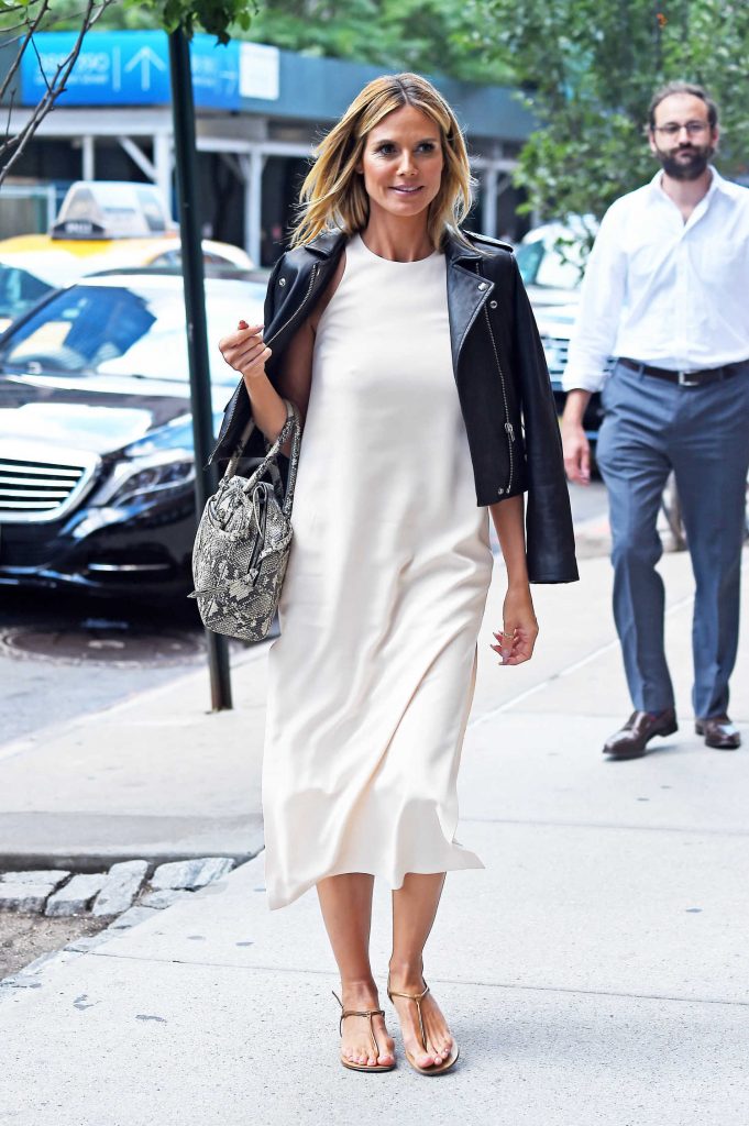 Heidi Klum Leaves Her Hotel in New York City-4