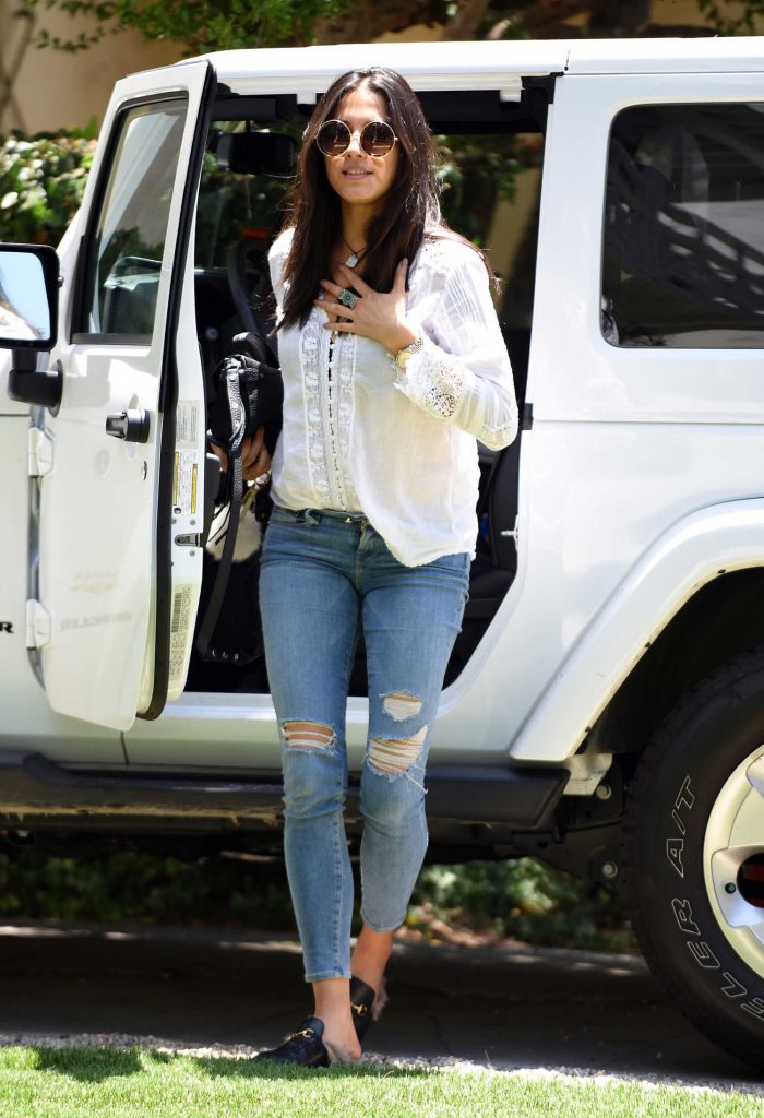 Jessica Gomes Arrives at a Friends house in LA-2