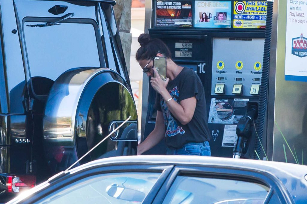 Katie Holmes Gets Gas in Calabasas-1