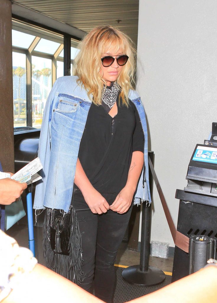 Kesha Was Seen at LAX Airport in Los Angles-2