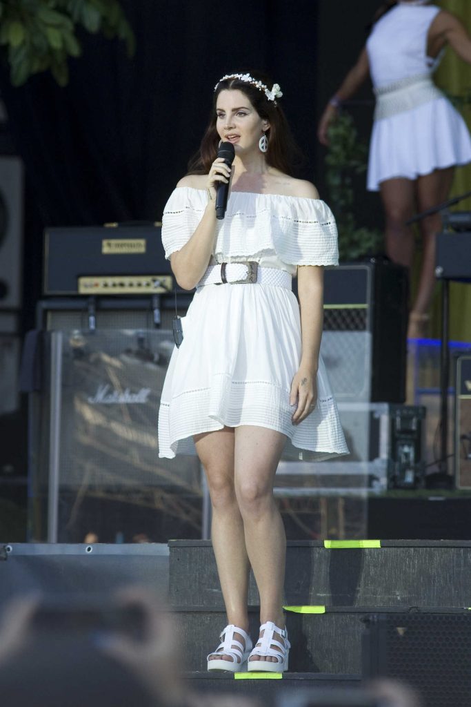 Lana Del Rey Performs During Les Vieilles Charrues Music Festival in France-2
