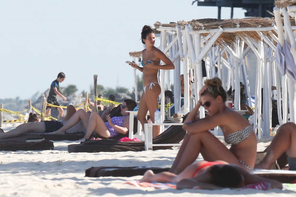 Sara Sampaio in Bikini at the Beach in Cancun-5