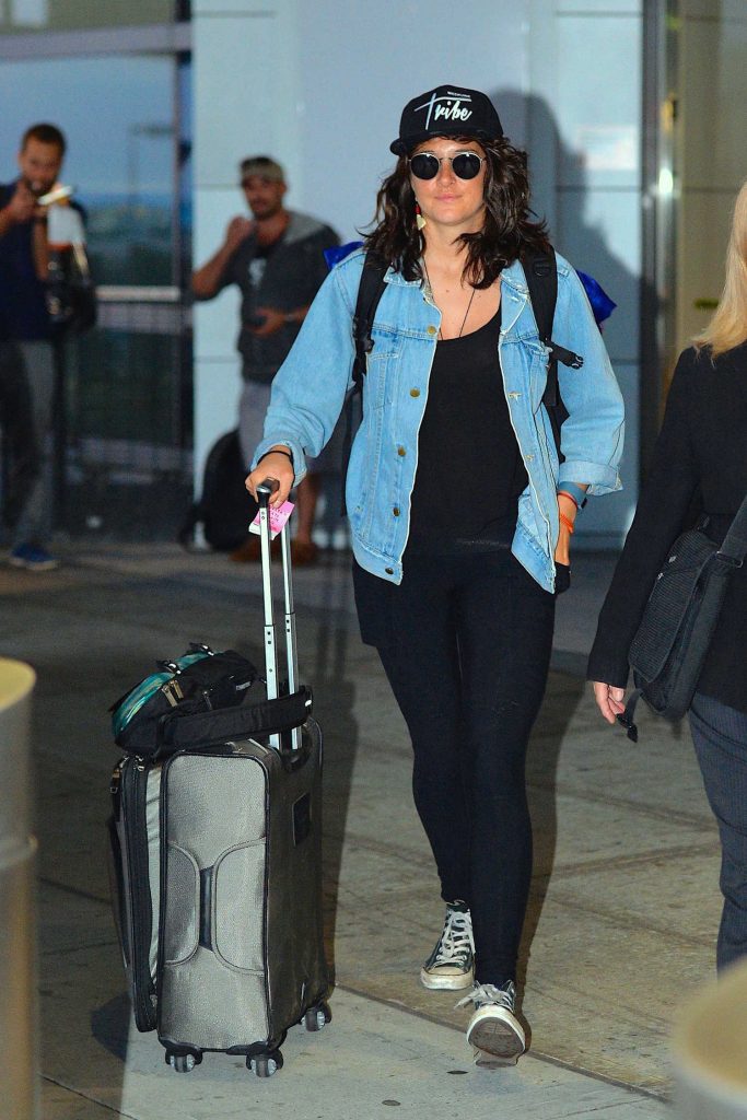 Shailene Woodley Arrives at JFK Airport in New York-2