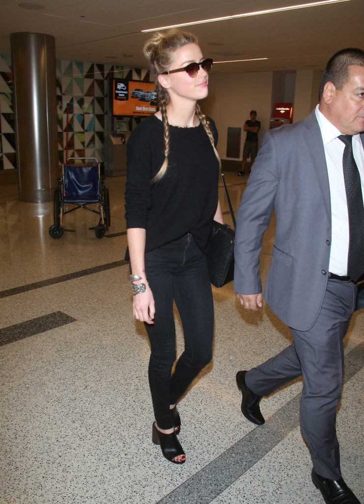 Amber Heard Arrives at LAX Airport in Los Angeles-1
