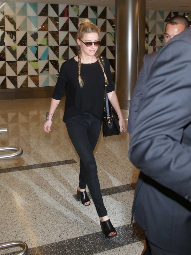 Amber Heard Arrives at LAX Airport in Los Angeles-2