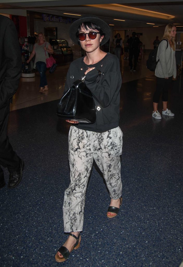 Carly Rae Jepsen Was Seen at LAX Airport in Los Angeles-2