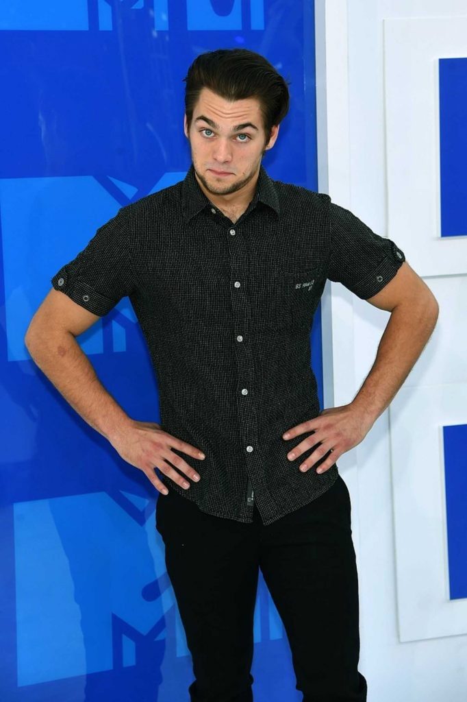 Dylan Sprayberry at 2016 MTV Video Music Awards at Madison Square Garden in New York-2